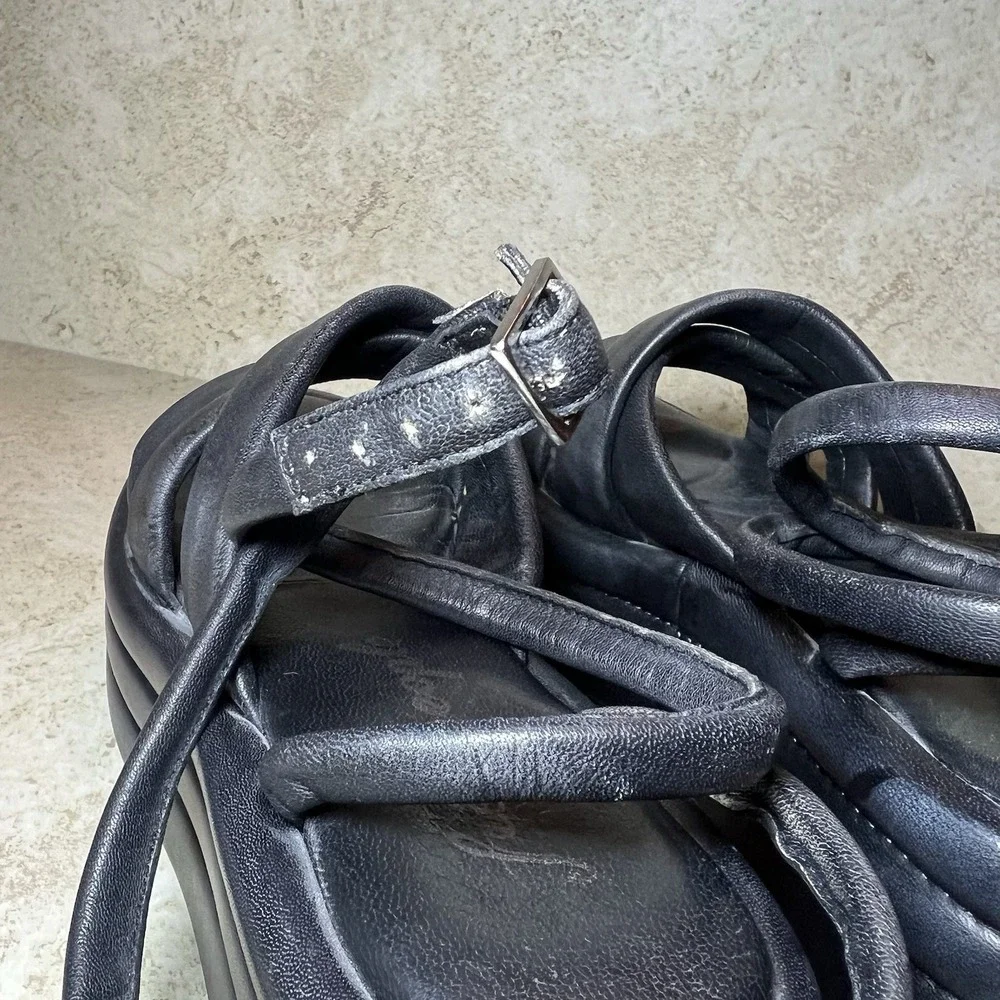 Free People Iris Flatform Sandals Black Leather Size 37.5 US 7.5 Puffy Strap Y2K